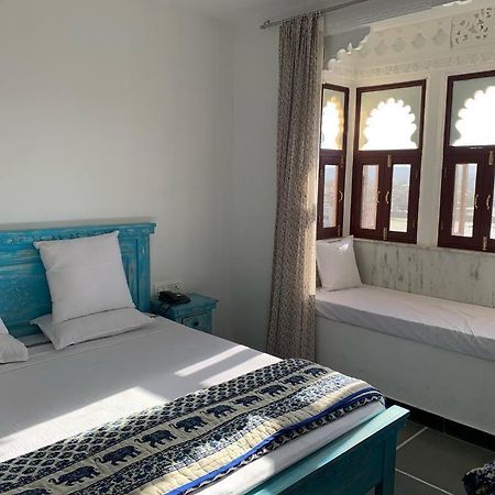 Hotel Mewari Villa Udaipur Exterior foto
